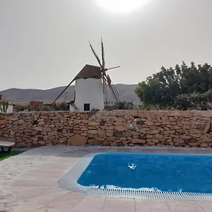 https://historica-villa-con-molino-de-viento.hotelsfuerteventura.org